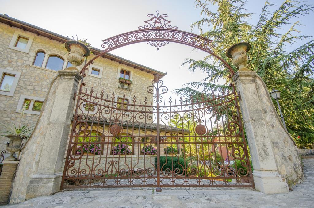Le Gole Ristorante & Resort Celano Exterior foto